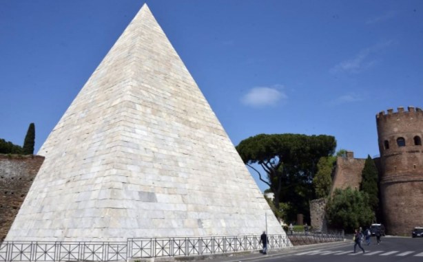 Piramide Cestia